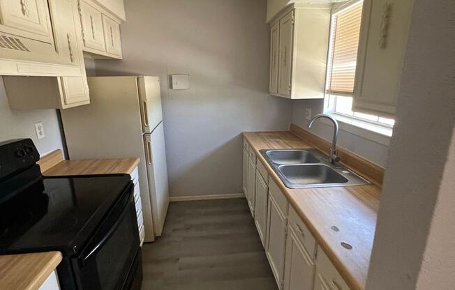 2 beds, 1 bath, $999