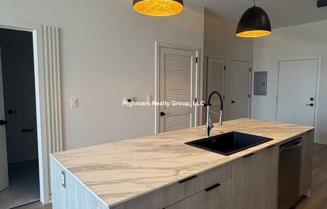 3207 N NARRAGANSETT AVE