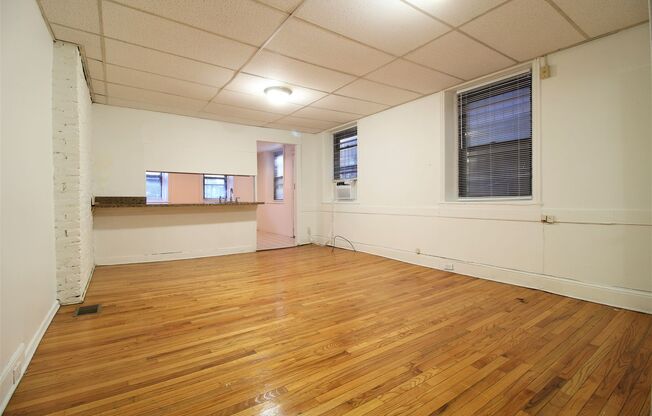 Beautiful Spacious Studio w/ Private Entrance!*Available September*