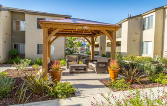 Whispering Oaks Outdoor Seating