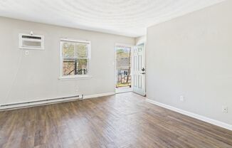 2 beds, 1 bath, $1,250, Unit 4