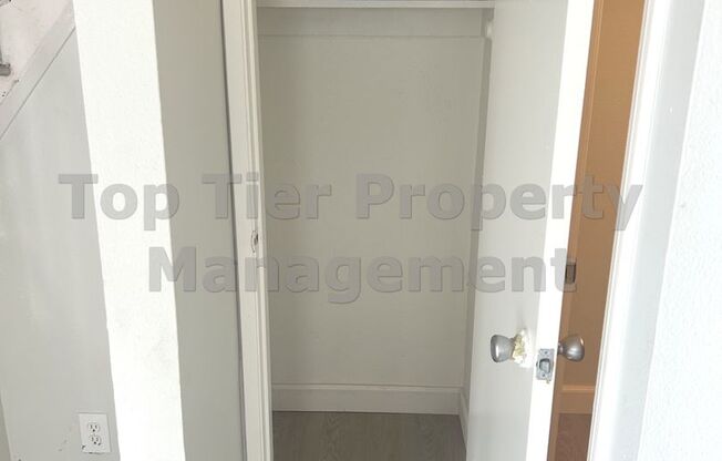 **Spring Valley 2 bed / 1.5 bath Condo - Centrally Located - Available NOW**