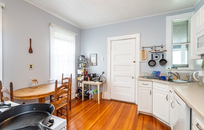 7 BURNSIDE AVE