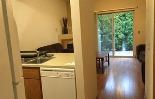 2 beds, 1 bath, $1,675, Unit 8