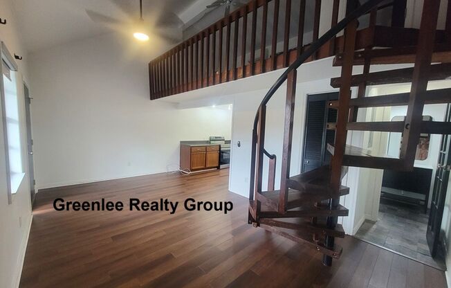 Don't miss this charming 2nd-floor, 1 Bed/1 Bath condo in the desirable Bradford Acres Condos in Clearwater!