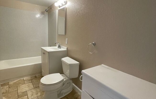 1 bed, 1 bath, $1,700, Unit T43