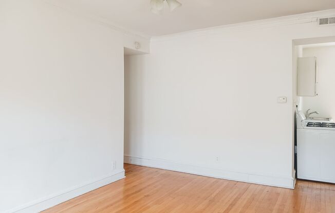 2 beds, 1 bath, 815 sqft, $2,095, Unit 4817-3B