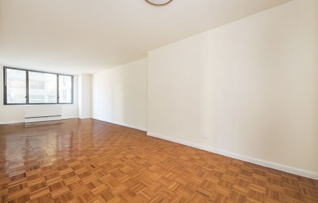 1 bed, 1 bath, 745 sqft, $4,375, Unit M10