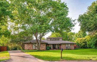 Charming 3-bedroom, 2-bathroom home in Grand Prairie