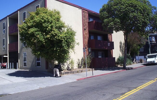 1805 8 AVE