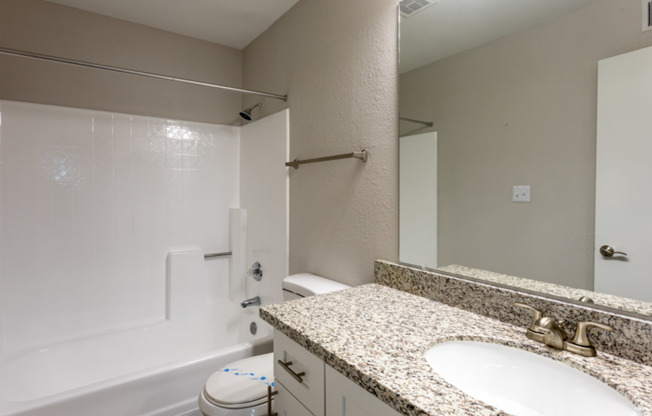 2 beds, 1 bath, 810 sqft, $1,395, Unit 66