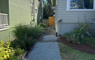 Fully Furnished 1-Bedroom Apartment – Private Entry – Sellwood