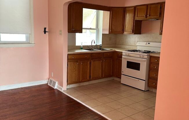 2 beds, 1 bath, $1,500