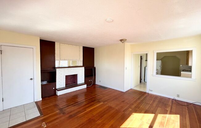 2BR 1Bath Single Family Home Close to Center El Cerrito