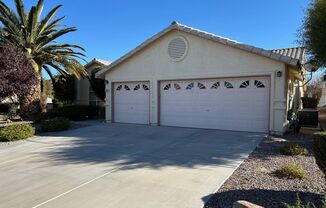 LOVELY COUNTRY CLUB HOME 3 BEDROOM/ 2 FULL BATH, GUARD GATED 1 STORY HOME W/ 3 CAR GARAGE!