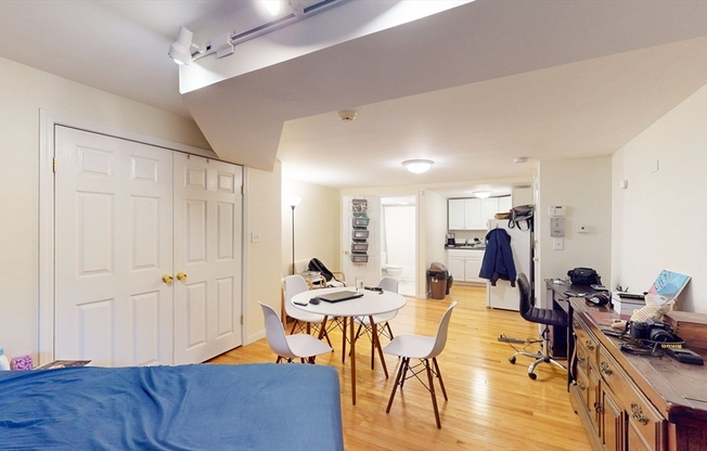 170 MARLBOROUGH ST