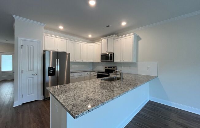 Stunning 3BD, 2.5BA Raleigh Townhome in a Prime Location with Easy Access to Shopping and Dining