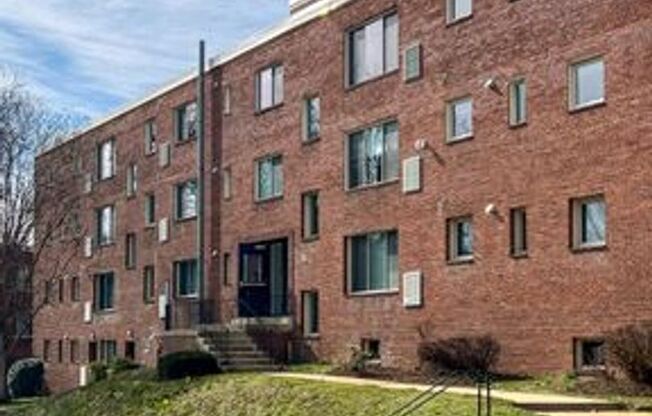 3 beds, 1 bath, 779 sqft, $2,540, Unit 5940-LL2