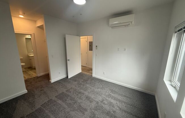 2 beds, 1 bath, 745 sqft, $2,095, Unit 8513-201
