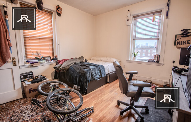 69 THATCHER ST