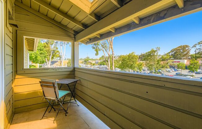 Spacious 3BR in Chula Vista – Renovated Kitchen, Private Balcony, Pool
