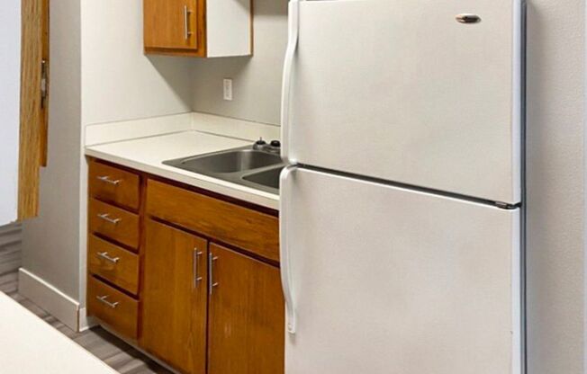 2 beds, 1 bath, 700 sqft, $1,695, Unit A14