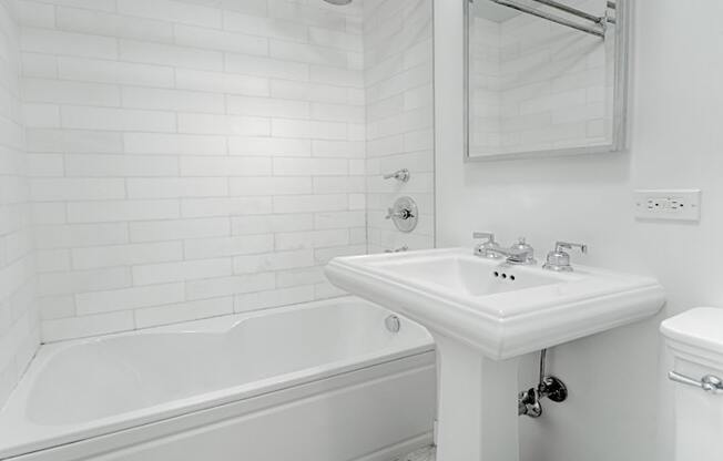 Studio, 1 bath, 450 sqft, $3,000, Unit 16L