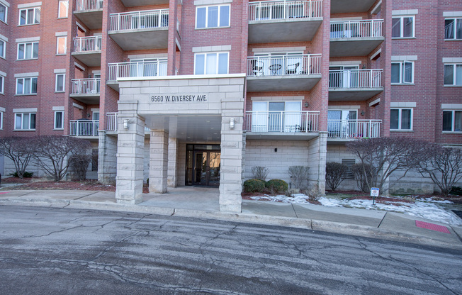 6560 W DIVERSEY AVE