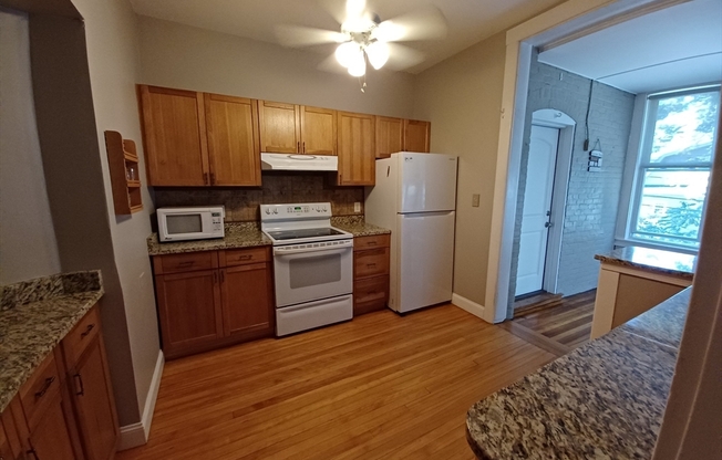 2 beds, 1 bath, 1,010 sqft, $3,200, Unit 2