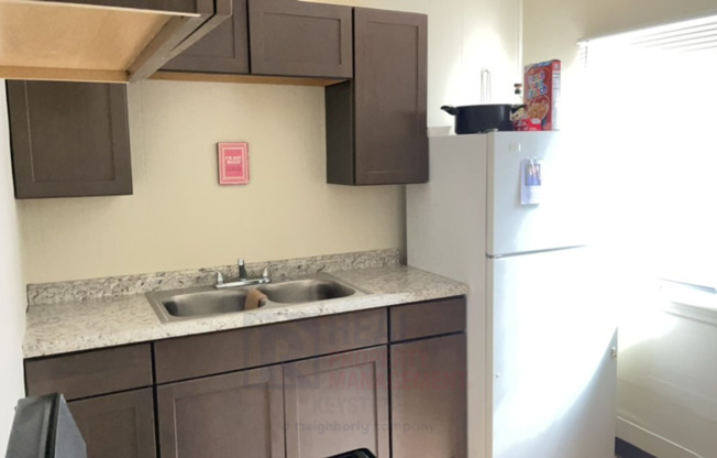 2 beds, 1 bath, $1,200