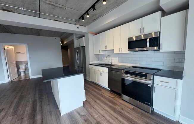 2 beds, 2 baths, 908 sqft, $3,825, Unit 952-802