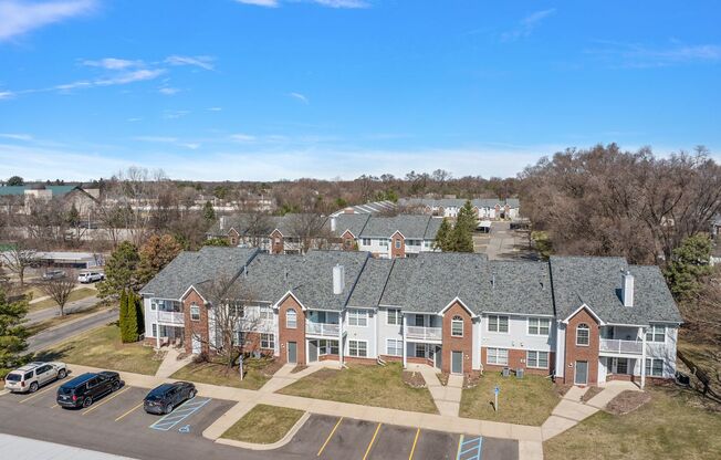 2 beds, 2 baths, 1,020 sqft, $1,470, Unit 6-2501 Emerson Cir.