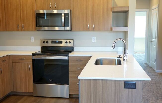 2 beds, 2 baths, 900 sqft, $1,535, Unit 4560-204