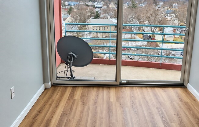2 beds, 1 bath, 1,100 sqft, $2,400, Unit 718