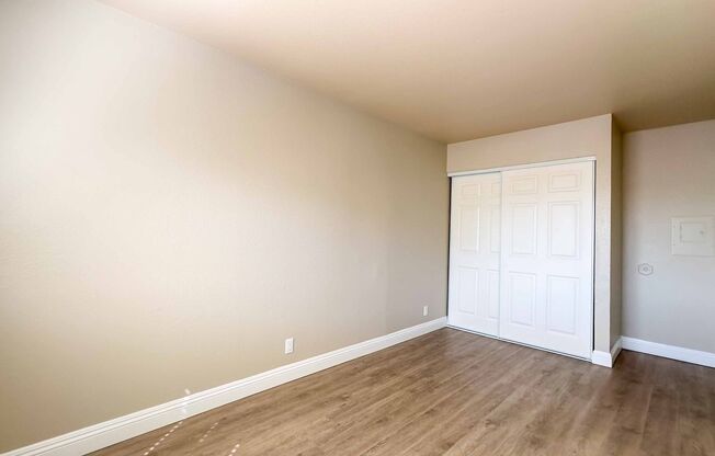 2 beds, 1 bath, $1,975, Unit 4968-08