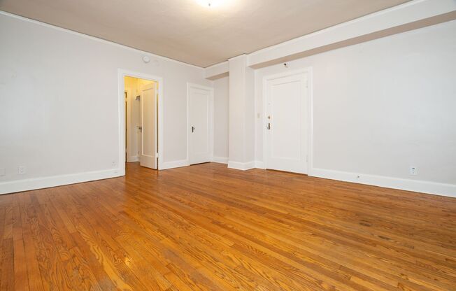 1 bed, 1 bath, 550 sqft, $1,300, Unit 405