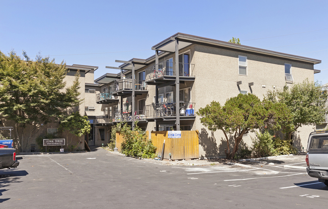 2 beds, 2 baths, 930 sqft, $3,845, Unit 406