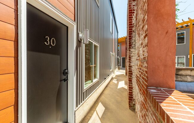 1 bed, 1 bath, 457 sqft, $1,250, Unit 30