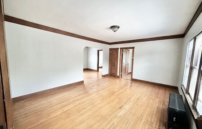 2 beds, 1 bath, $1,160, Unit 04