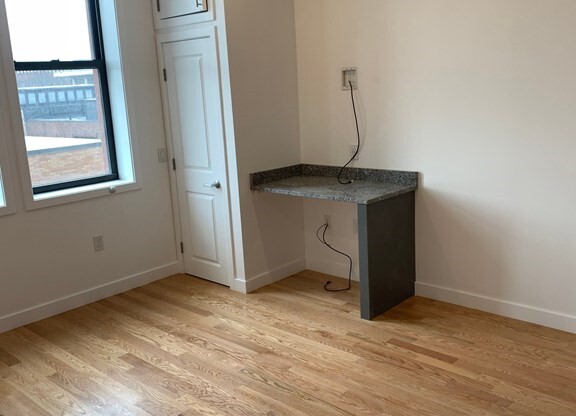 Studio, 1 bath, 425 sqft, $1,595, Unit 406