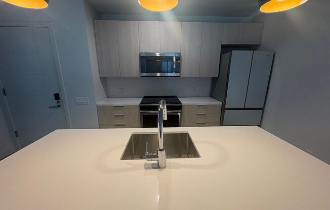 1 bed, 1 bath, 781 sqft, $2,565, Unit 323