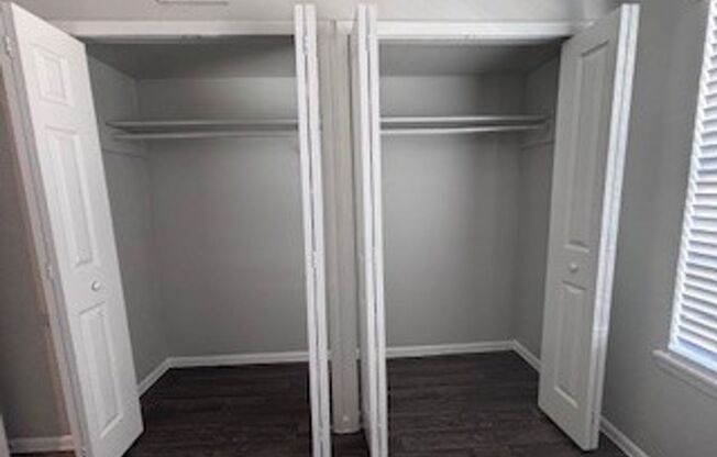 2 beds, 2 baths, 931 sqft, $1,225, Unit 08-0807