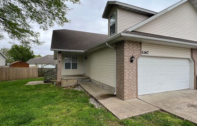3bed/2 bath/2 car garage, 1300 sqft duplex-home! 1267 S Pinhook Dr in Nixa MO.