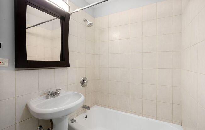 Studio, 1 bath, 405 sqft, $1,675, Unit 305