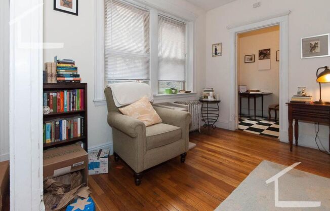 2 beds, 1 bath, $2,900, Unit 7B