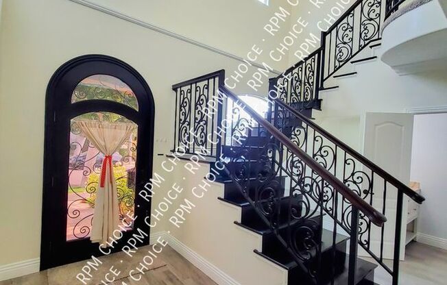 5004 Onyx St