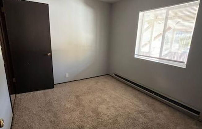 1 bed, 1 bath, $800, Unit Unit 4