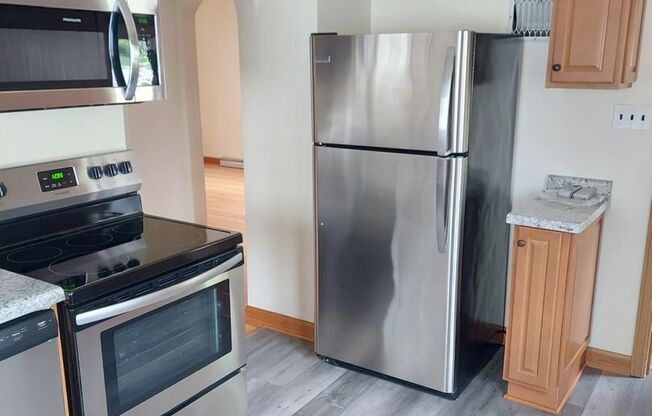 Beautiful Spacious Upgraded 2 Bedroom + Den  Home in West Allis