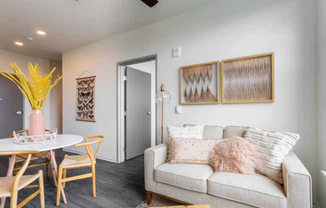 Studio, 1 bath, 252 sqft, $1,050, Unit 606