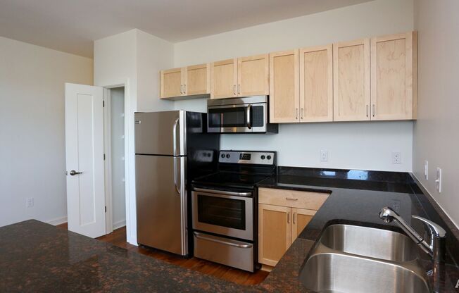 1 bed, 1 bath, 762 sqft, $1,300, Unit A301